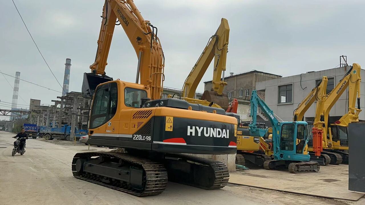 HYUNDAI 220LC-9S - Pelle sur chenille: photos 1 HYUNDAI 220LC-9S - Pelle sur chenille: photos 1