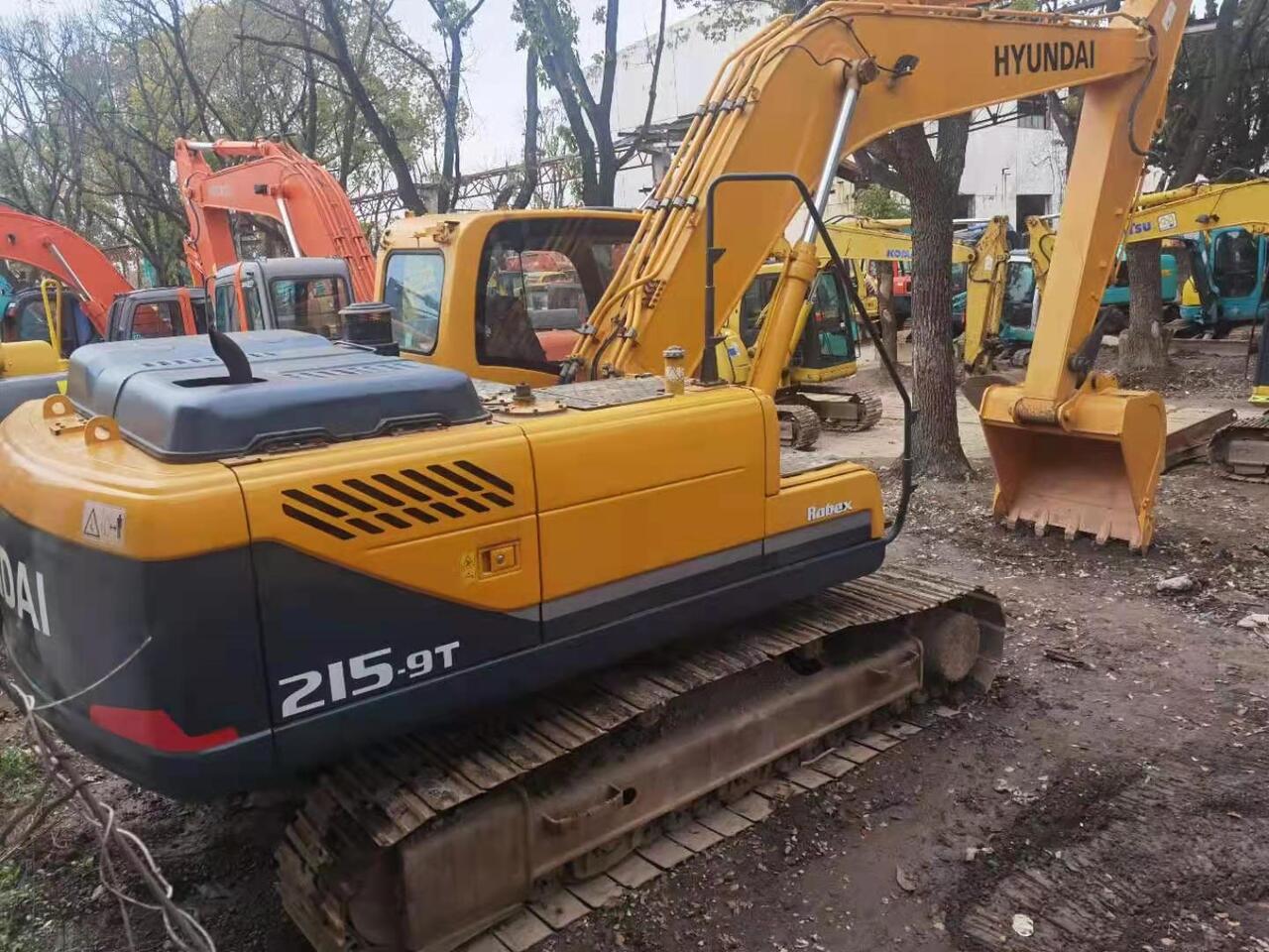 HYUNDAI R215-9T - Pelle sur chenille: photos 2 HYUNDAI R215-9T - Pelle sur chenille: photos 2