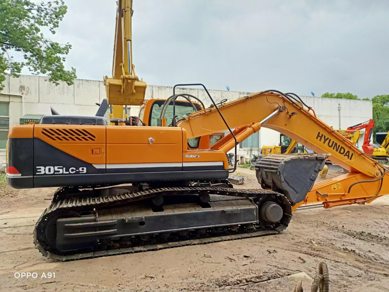 HYUNDAI R305LC-9T - Pelle sur chenille: photos 3 HYUNDAI R305LC-9T - Pelle sur chenille: photos 3