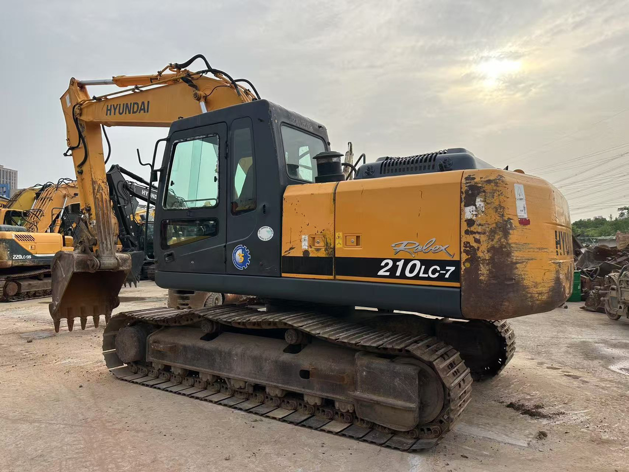 Hyundai R210LC-7 - Pelle sur chenille: photos 1 Hyundai R210LC-7 - Pelle sur chenille: photos 1