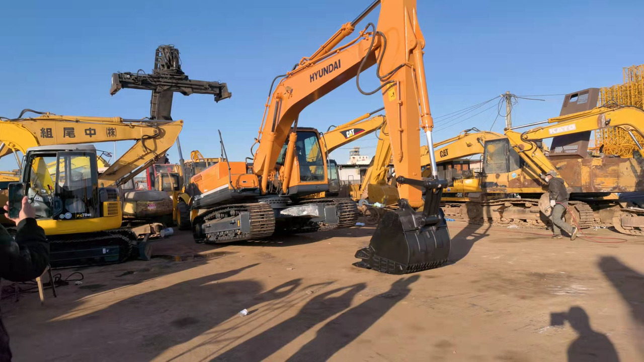 Hyundai R220LC-9S - Pelle sur chenille: photos 5 Hyundai R220LC-9S - Pelle sur chenille: photos 5