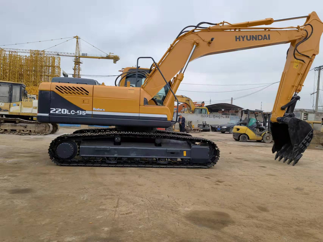 Hyundai R220LC-9S - Pelle sur chenille: photos 3 Hyundai R220LC-9S - Pelle sur chenille: photos 3