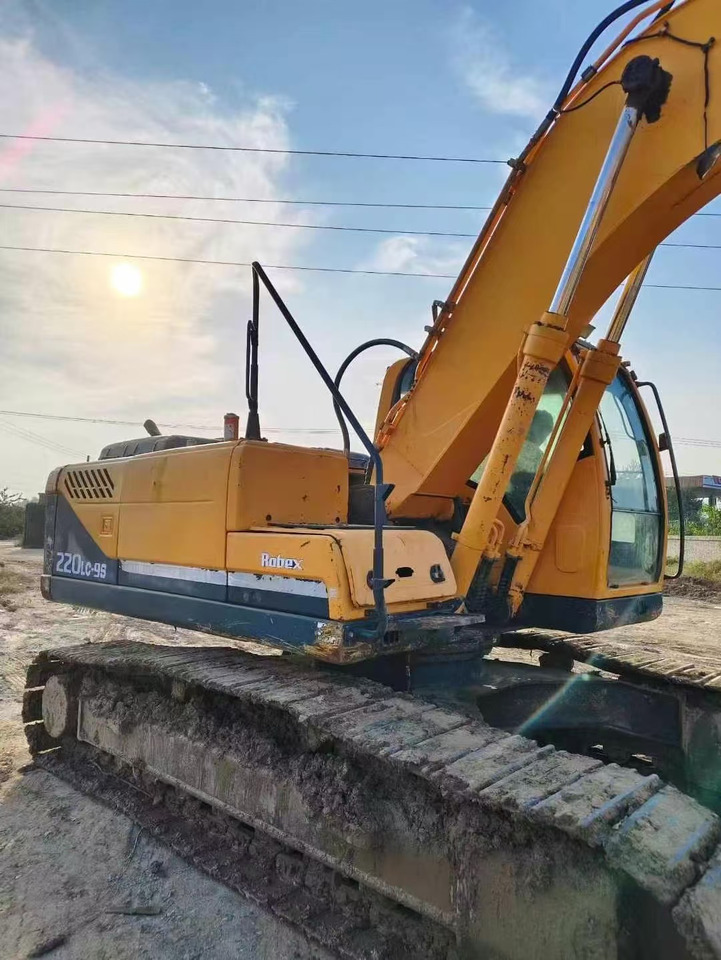 Hyundai R220LC-9S - Pelle sur chenille: photos 2 Hyundai R220LC-9S - Pelle sur chenille: photos 2