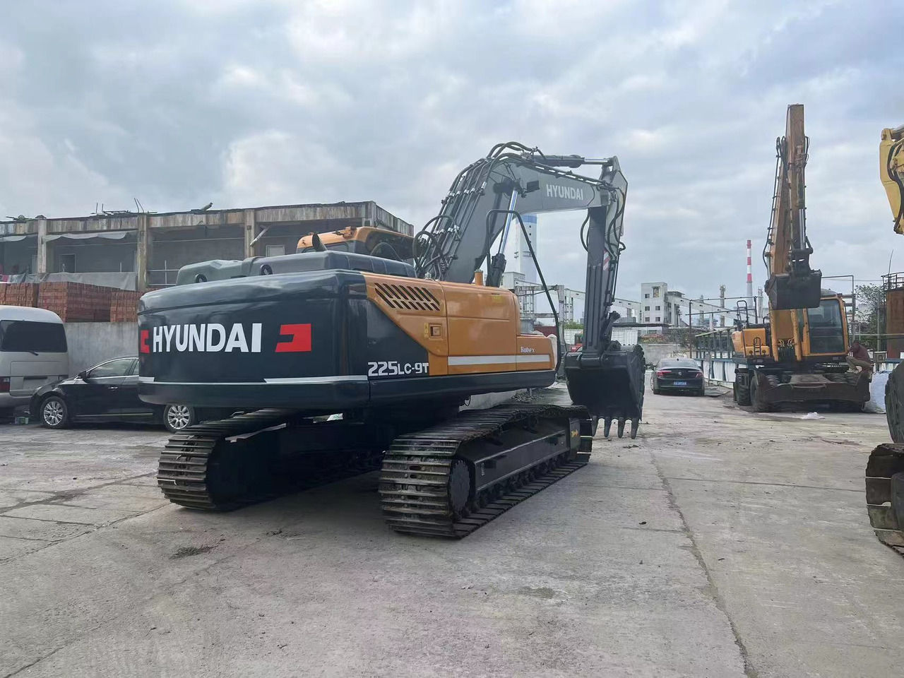 Hyundai R225LC-9T - Pelle sur chenille: photos 3 Hyundai R225LC-9T - Pelle sur chenille: photos 3