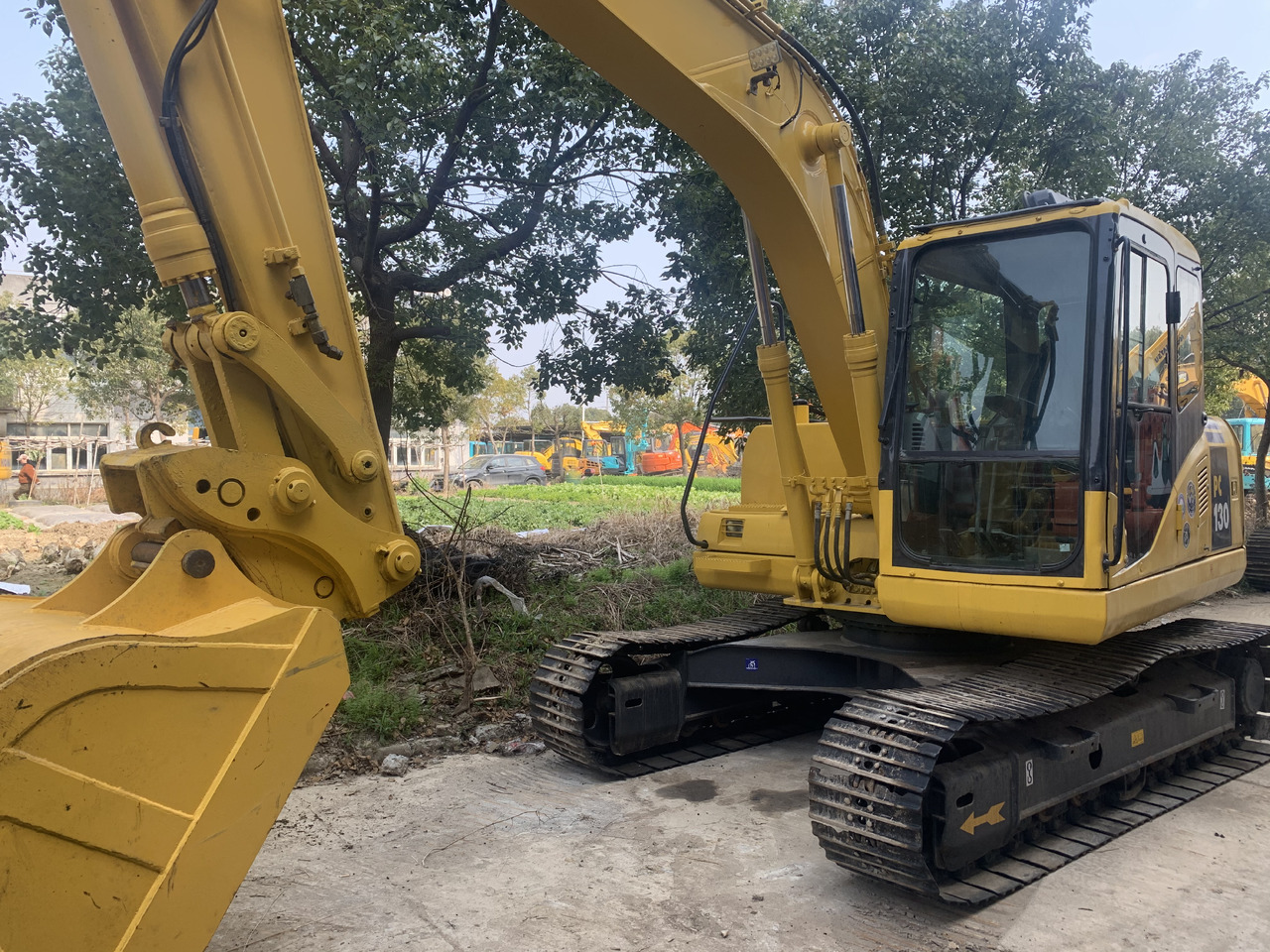 KOMATSU PC130-7 - Pelle sur chenille: photos 1 KOMATSU PC130-7 - Pelle sur chenille: photos 1