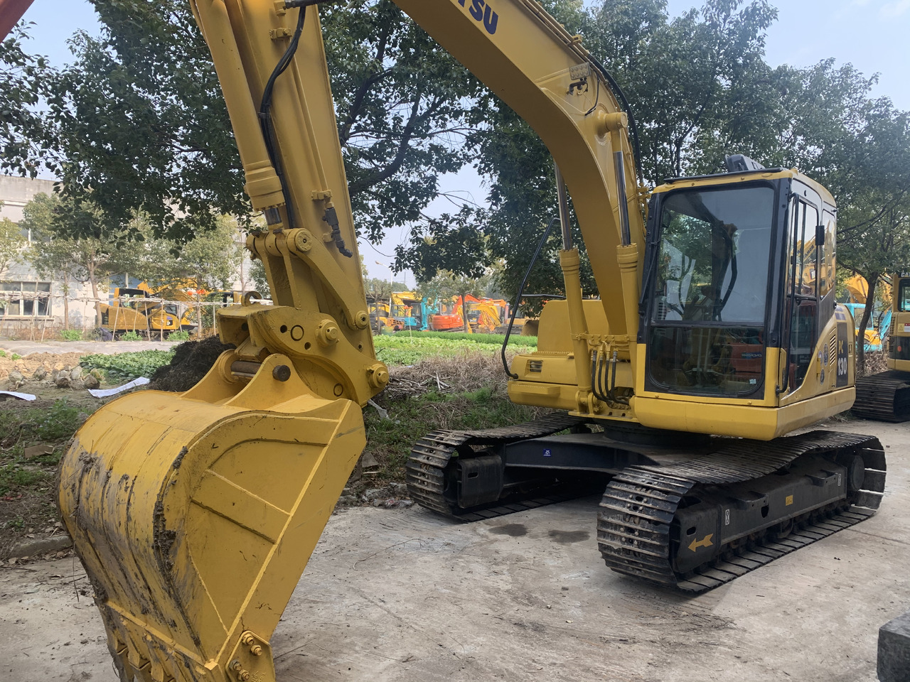 KOMATSU PC130-7 - Pelle sur chenille: photos 5 KOMATSU PC130-7 - Pelle sur chenille: photos 5