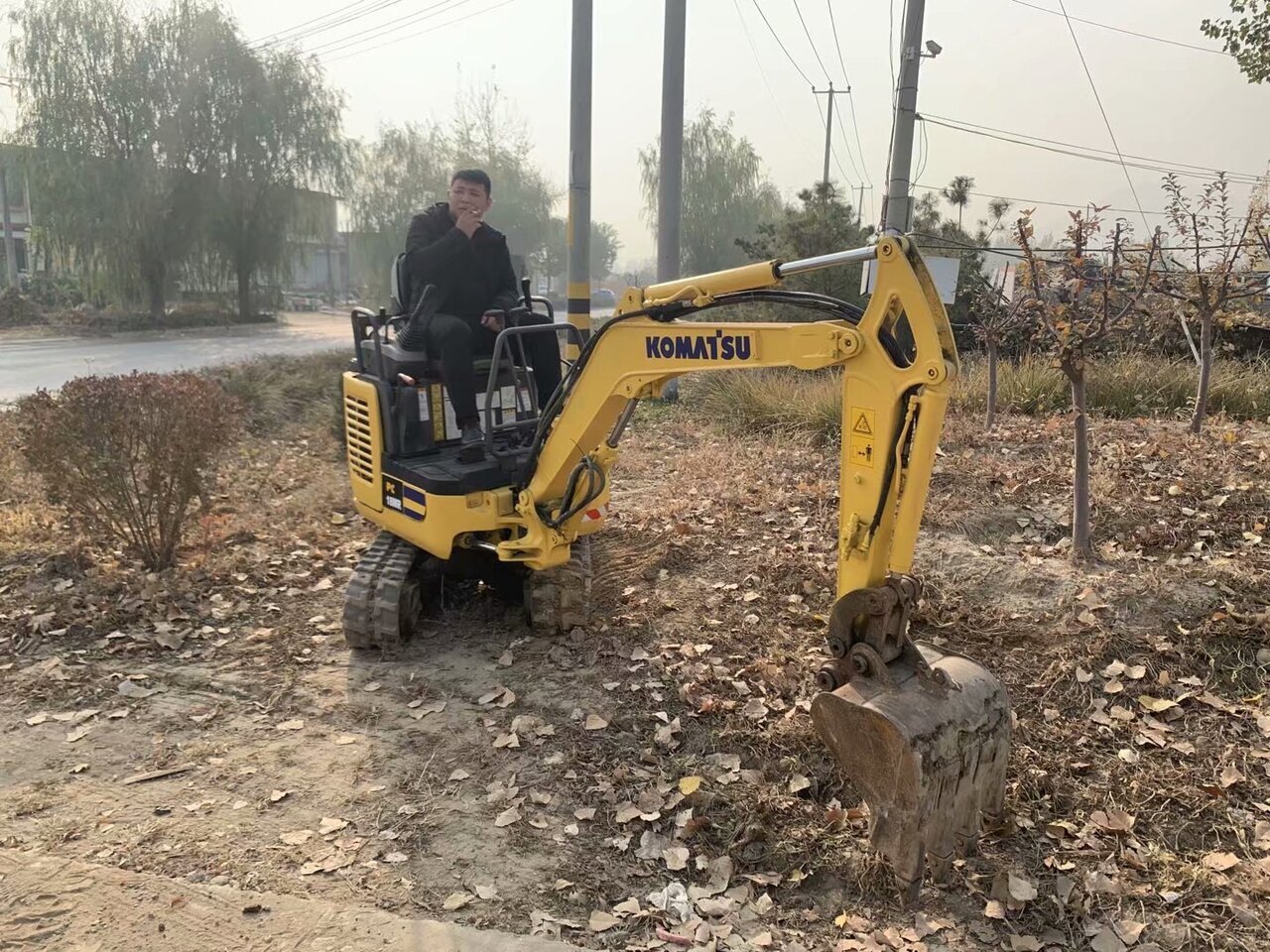 KOMATSU PC18MR - Pelle sur chenille: photos 1 KOMATSU PC18MR - Pelle sur chenille: photos 1