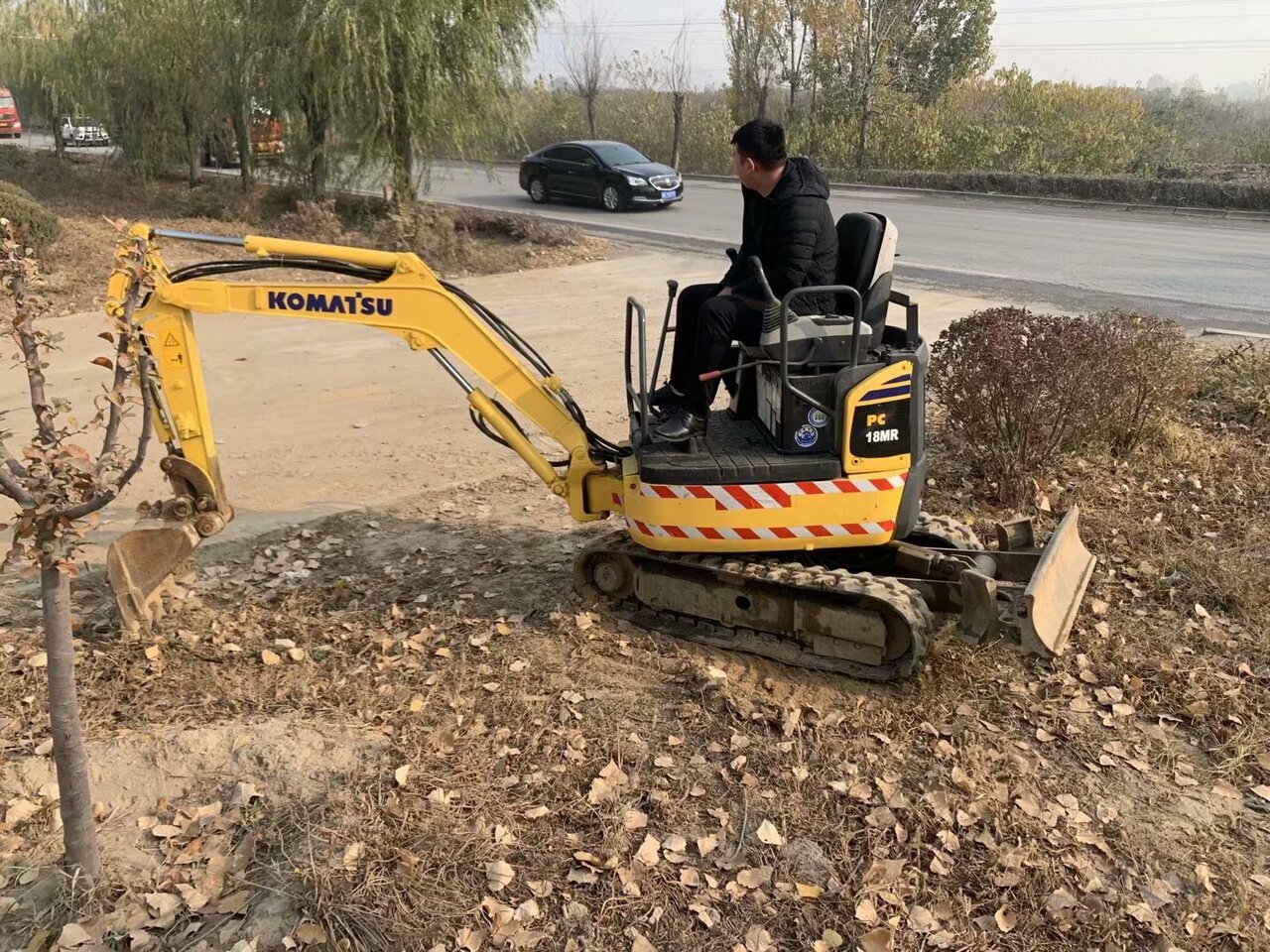 KOMATSU PC18MR - Pelle sur chenille: photos 3 KOMATSU PC18MR - Pelle sur chenille: photos 3