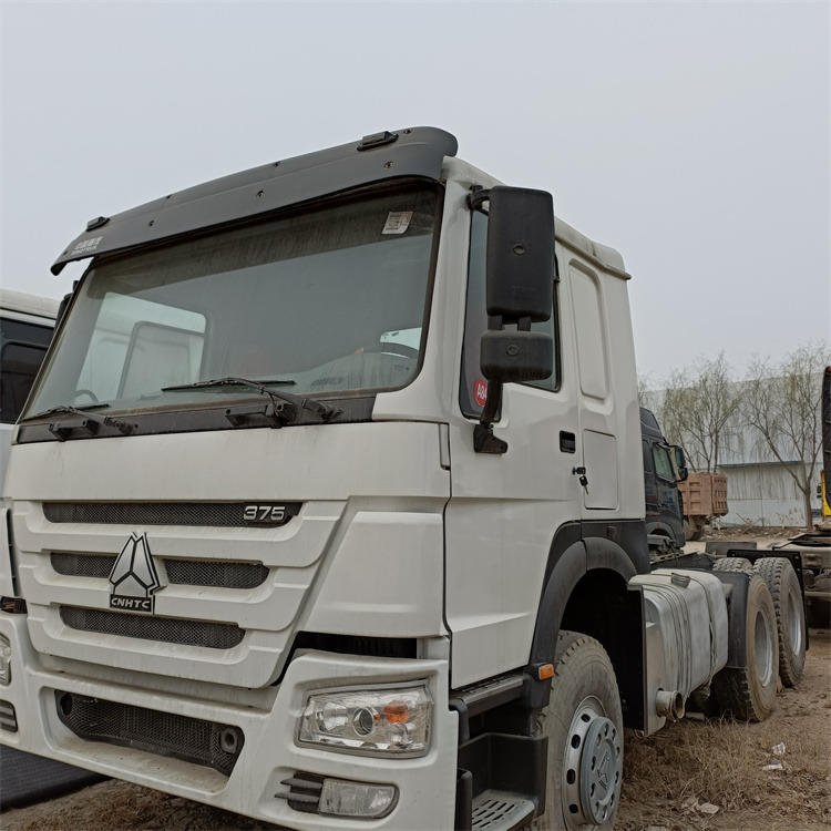 HOWO 6x4 375hp tractor - Tracteur routier: photos 2 HOWO 6x4 375hp tractor - Tracteur routier: photos 2