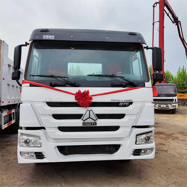 HOWO 6x4 375hp tractor-white - Tracteur routier: photos 5 HOWO 6x4 375hp tractor-white - Tracteur routier: photos 5