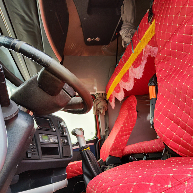 HOWO HOWO T7H-540 tractor - Tracteur routier: photos 4 HOWO HOWO T7H-540 tractor - Tracteur routier: photos 4