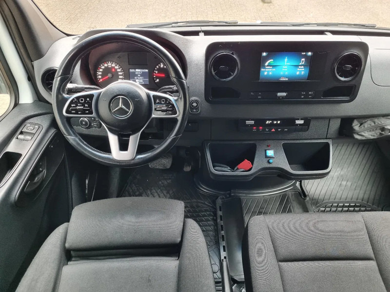 Photo d'intérieur 1: Tracteur routier Mercedes-Benz Sprinter 519 CDI/ Mini SZM/ BE Combi/ Trailer 10 M