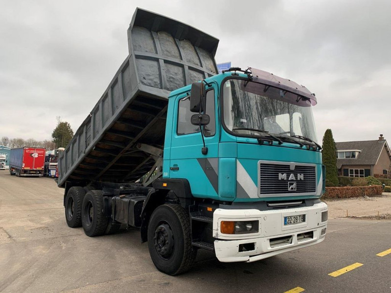 MAN 33.372 6X4 KIPPER MANUAL ZF GEARBOX - Camion benne: photos 2 MAN 33.372 6X4 KIPPER MANUAL ZF GEARBOX - Camion benne: photos 2