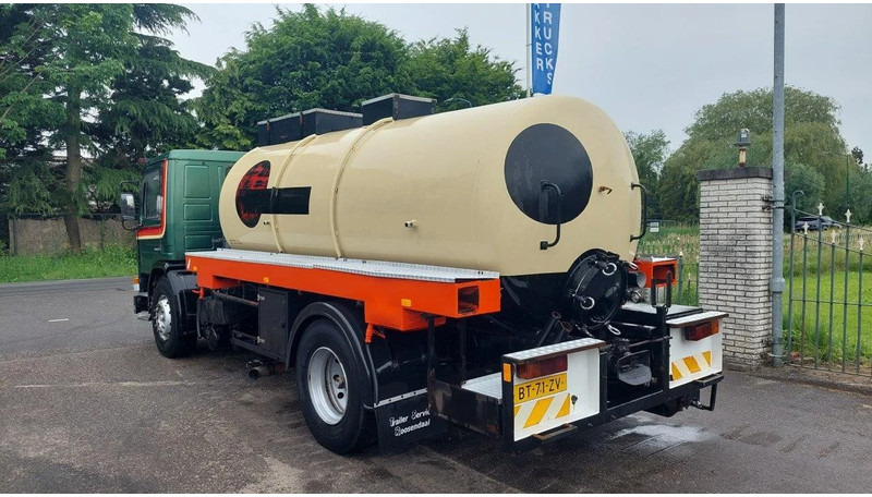 Scania P82 4x2 Tank - Camion citerne: photos 4 Scania P82 4x2 Tank - Camion citerne: photos 4