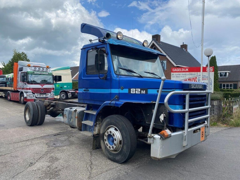 Scania T82 T 82 4x2 CHASSIS FULL STEEL SUSPENSION - Châssis cabine: photos 3 Scania T82 T 82 4x2 CHASSIS FULL STEEL SUSPENSION - Châssis cabine: photos 3