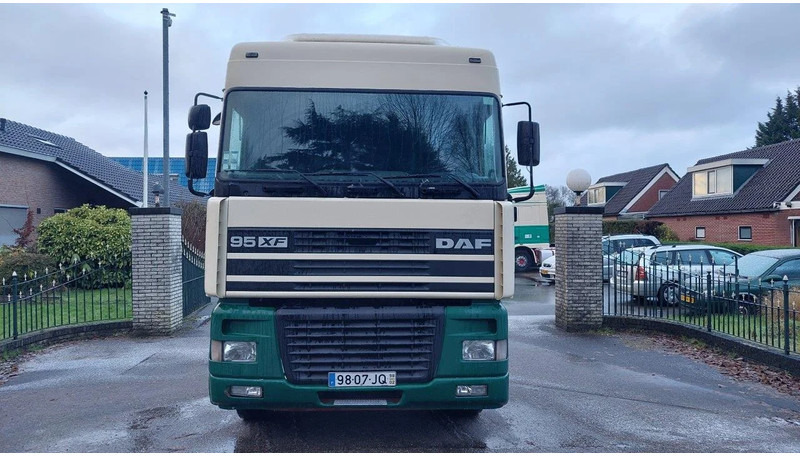 DAF XF 95.430 4x2 EURO 2 Manual Gearbox - Tracteur routier: photos 5 DAF XF 95.430 4x2 EURO 2 Manual Gearbox - Tracteur routier: photos 5