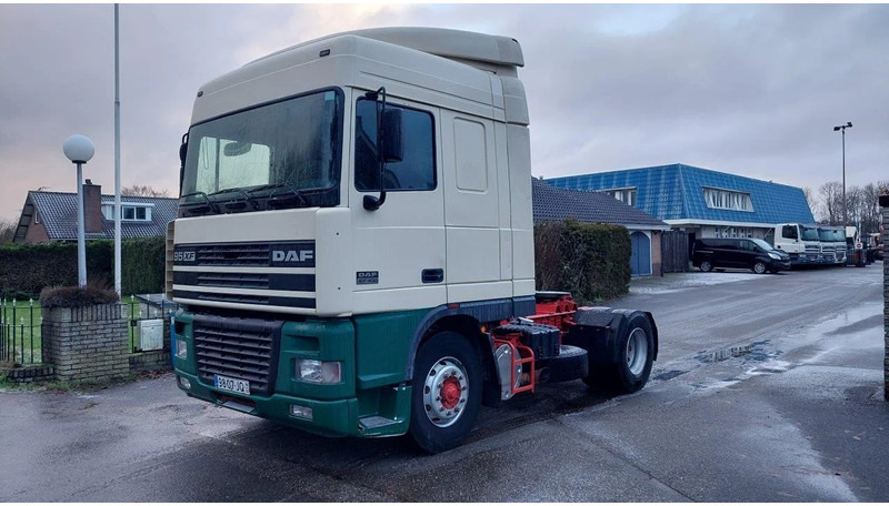 DAF XF 95.430 4x2 EURO 2 Manual Gearbox - Tracteur routier: photos 1 DAF XF 95.430 4x2 EURO 2 Manual Gearbox - Tracteur routier: photos 1