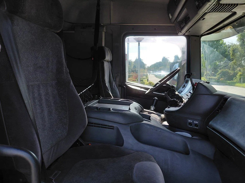 Scania P124-420 MANUAL + RETARDER !!!! 2 PIPES !!!! - Tracteur routier: photos 4 Scania P124-420 MANUAL + RETARDER !!!! 2 PIPES !!!! - Tracteur routier: photos 4