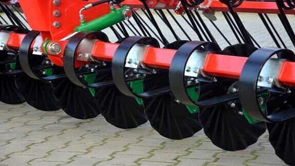 AGRO-MASZ Brona Mulczowa BM75 - Herse étrille: photos 4 AGRO-MASZ Brona Mulczowa BM75 - Herse étrille: photos 4