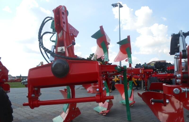 AGRO-MASZ Pług obrotowy 3-skibowy - Charrue: photos 4 AGRO-MASZ Pług obrotowy 3-skibowy - Charrue: photos 4