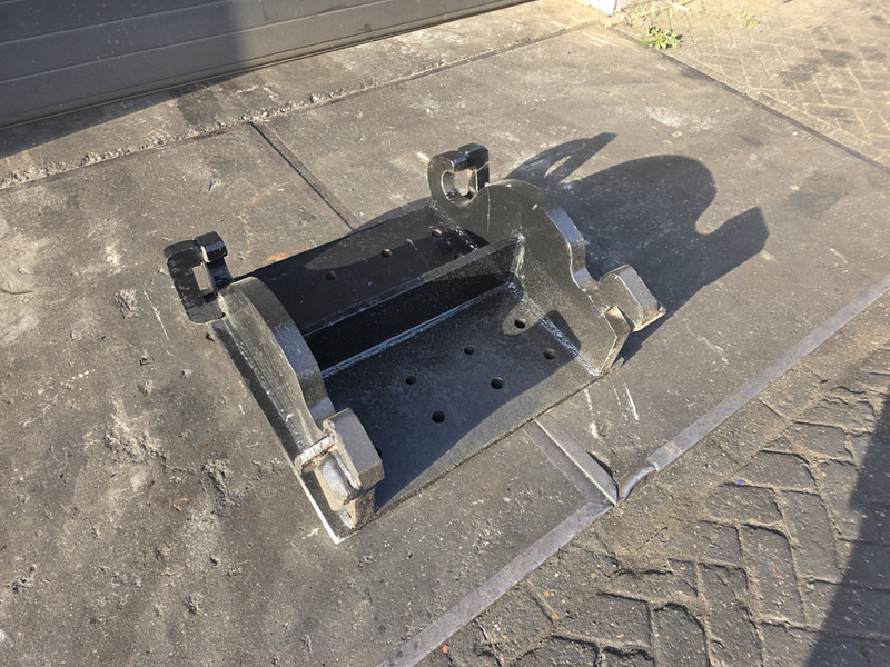 Kopplaat cw 45 adaptor plate verachtert cw 45 breedt - Attache rapide pour Engins de chantier: photos 2 Kopplaat cw 45 adaptor plate verachtert cw 45 breedt - Attache rapide pour Engins de chantier: photos 2