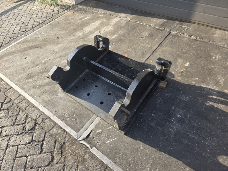 Kopplaat cw 45 adaptor plate verachtert cw 45 breedt - Attache rapide pour Engins de chantier: photos 1 Kopplaat cw 45 adaptor plate verachtert cw 45 breedt - Attache rapide pour Engins de chantier: photos 1