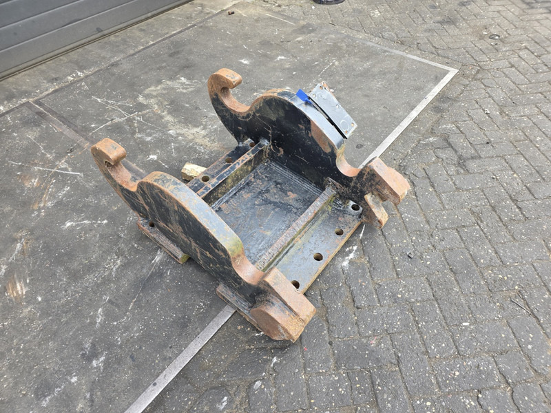 Kopplaat cw55s head plate cw55s verachtert adaptor plate - Attache rapide pour Engins de chantier: photos 2 Kopplaat cw55s head plate cw55s verachtert adaptor plate - Attache rapide pour Engins de chantier: photos 2