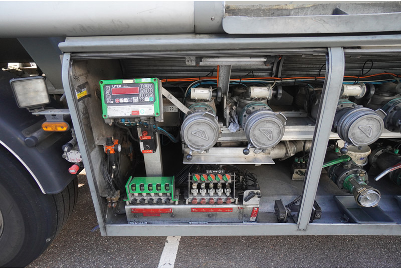 LAG 3 AXLE FUEL TANK 5 COMPARTMENTS 47.500LTR - Semi-remorque citerne: photos 5 LAG 3 AXLE FUEL TANK 5 COMPARTMENTS 47.500LTR - Semi-remorque citerne: photos 5