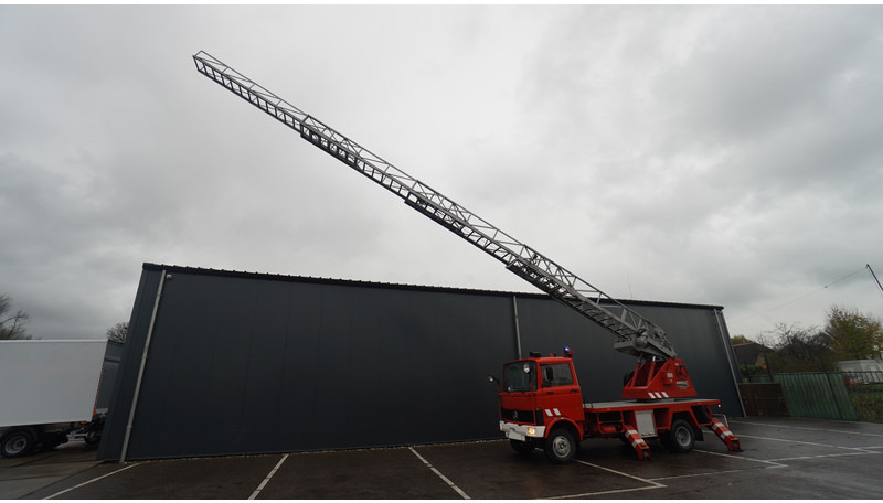 Mercedes-Benz 809 FIRE LADDER TRUCK 13.100KM MANUAL GEARBOX - Camion de pompier: photos 2 Mercedes-Benz 809 FIRE LADDER TRUCK 13.100KM MANUAL GEARBOX - Camion de pompier: photos 2