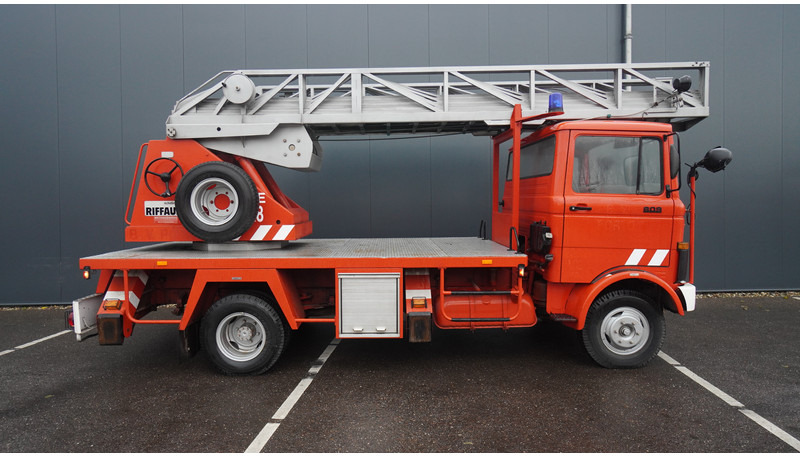 Mercedes-Benz 809 FIRE LADDER TRUCK 13.100KM MANUAL GEARBOX - Camion de pompier: photos 4 Mercedes-Benz 809 FIRE LADDER TRUCK 13.100KM MANUAL GEARBOX - Camion de pompier: photos 4