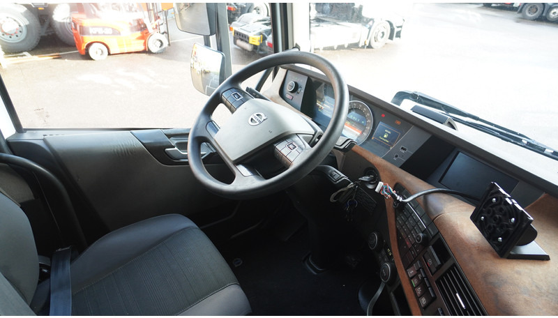 Volvo FH 420 EURO 6 GLOBETROTTER - Tracteur routier: photos 5 Volvo FH 420 EURO 6 GLOBETROTTER - Tracteur routier: photos 5