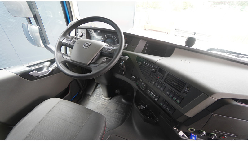Volvo FH 460 LNG GLOBETROTTER TRUCK WITH 826.000KM - Tracteur routier: photos 5 Volvo FH 460 LNG GLOBETROTTER TRUCK WITH 826.000KM - Tracteur routier: photos 5