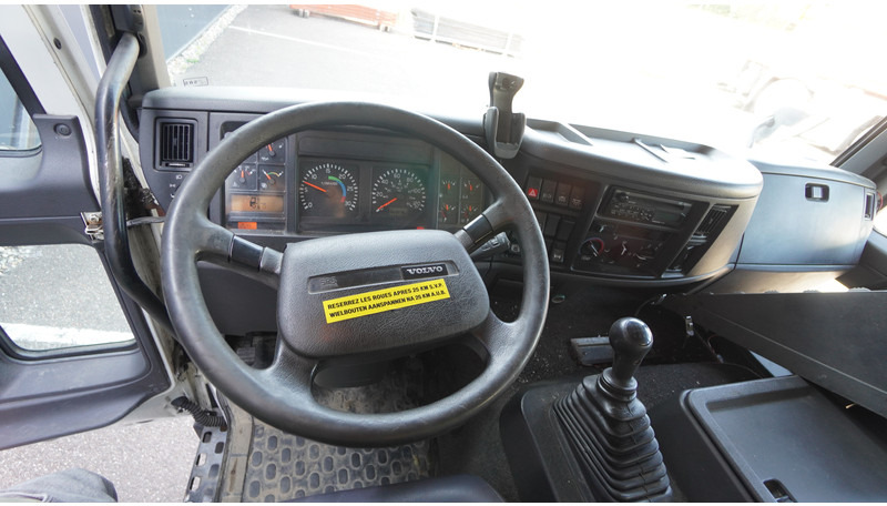 Volvo FL 6.220 CLOSED BOX 444.000KM MANUAL GEARBOX - Camion fourgon: photos 5 Volvo FL 6.220 CLOSED BOX 444.000KM MANUAL GEARBOX - Camion fourgon: photos 5