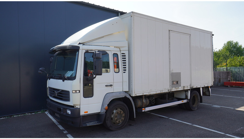 Volvo FL 6.220 CLOSED BOX 444.000KM MANUAL GEARBOX - Camion fourgon: photos 3 Volvo FL 6.220 CLOSED BOX 444.000KM MANUAL GEARBOX - Camion fourgon: photos 3