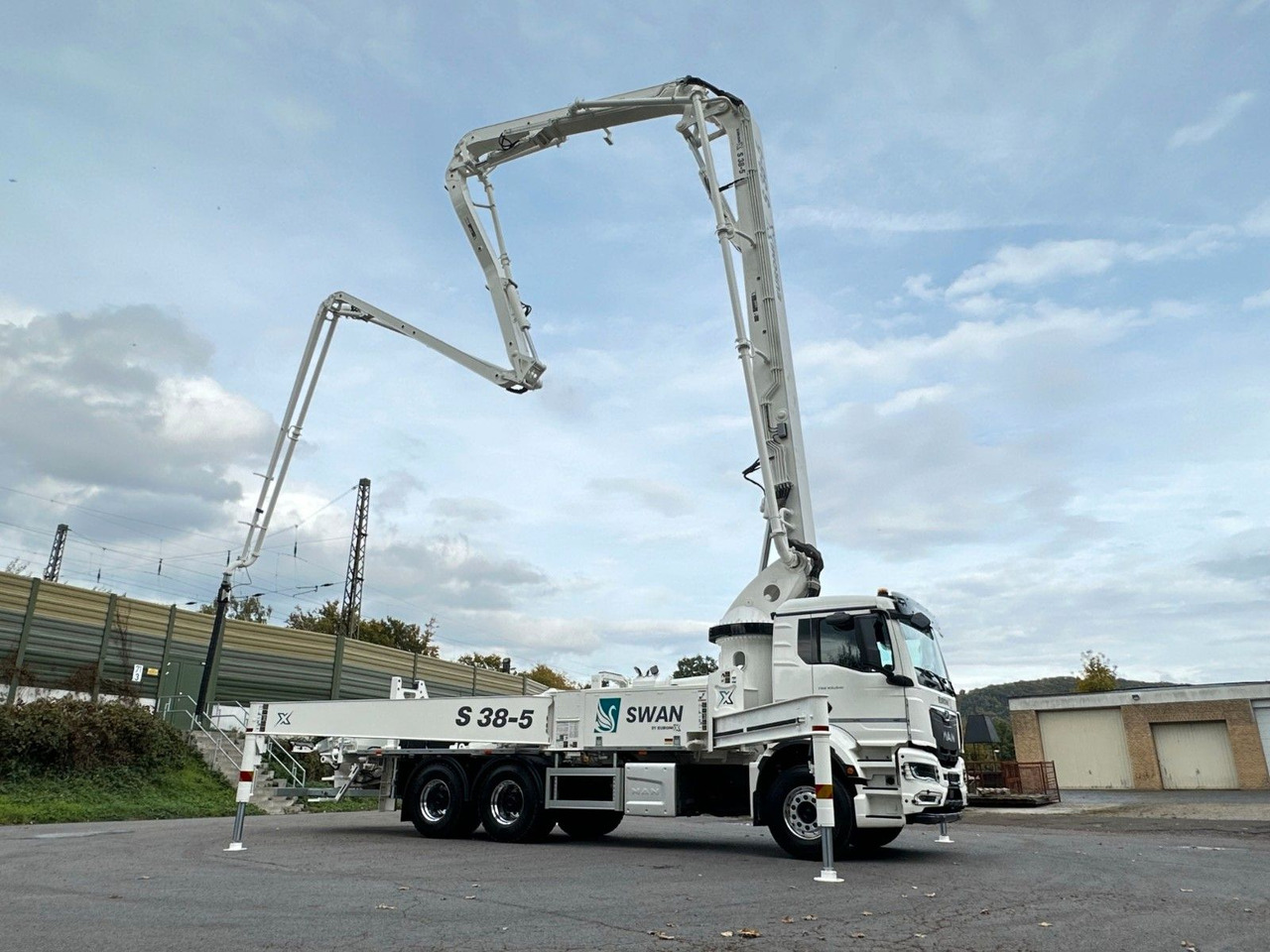 MAN TGS 26.510 6x4 SWAN TSP 38-5 160RZ ( 38m ) - Camion malaxeur: photos 1 MAN TGS 26.510 6x4 SWAN TSP 38-5 160RZ ( 38m ) - Camion malaxeur: photos 1