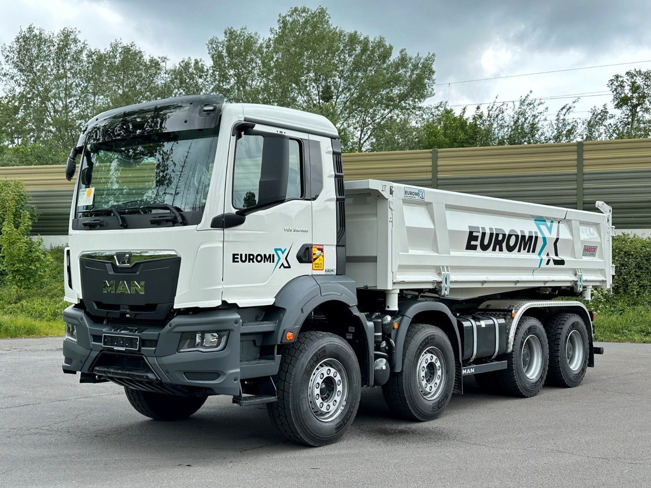 MAN TGS 35.480 8x4 EuromixMTP 2-Seiten-Kipper - Camion benne: photos 4 MAN TGS 35.480 8x4 EuromixMTP 2-Seiten-Kipper - Camion benne: photos 4