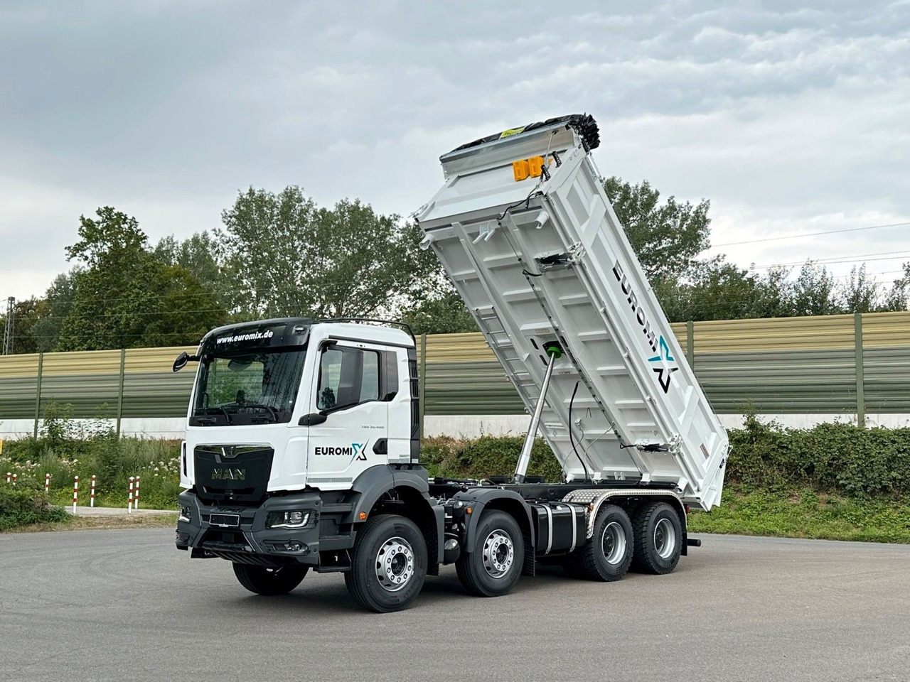 MAN TGS 35.480 8x4 EuromixMTP 3-Seiten-Kipper - Camion benne: photos 1 MAN TGS 35.480 8x4 EuromixMTP 3-Seiten-Kipper - Camion benne: photos 1