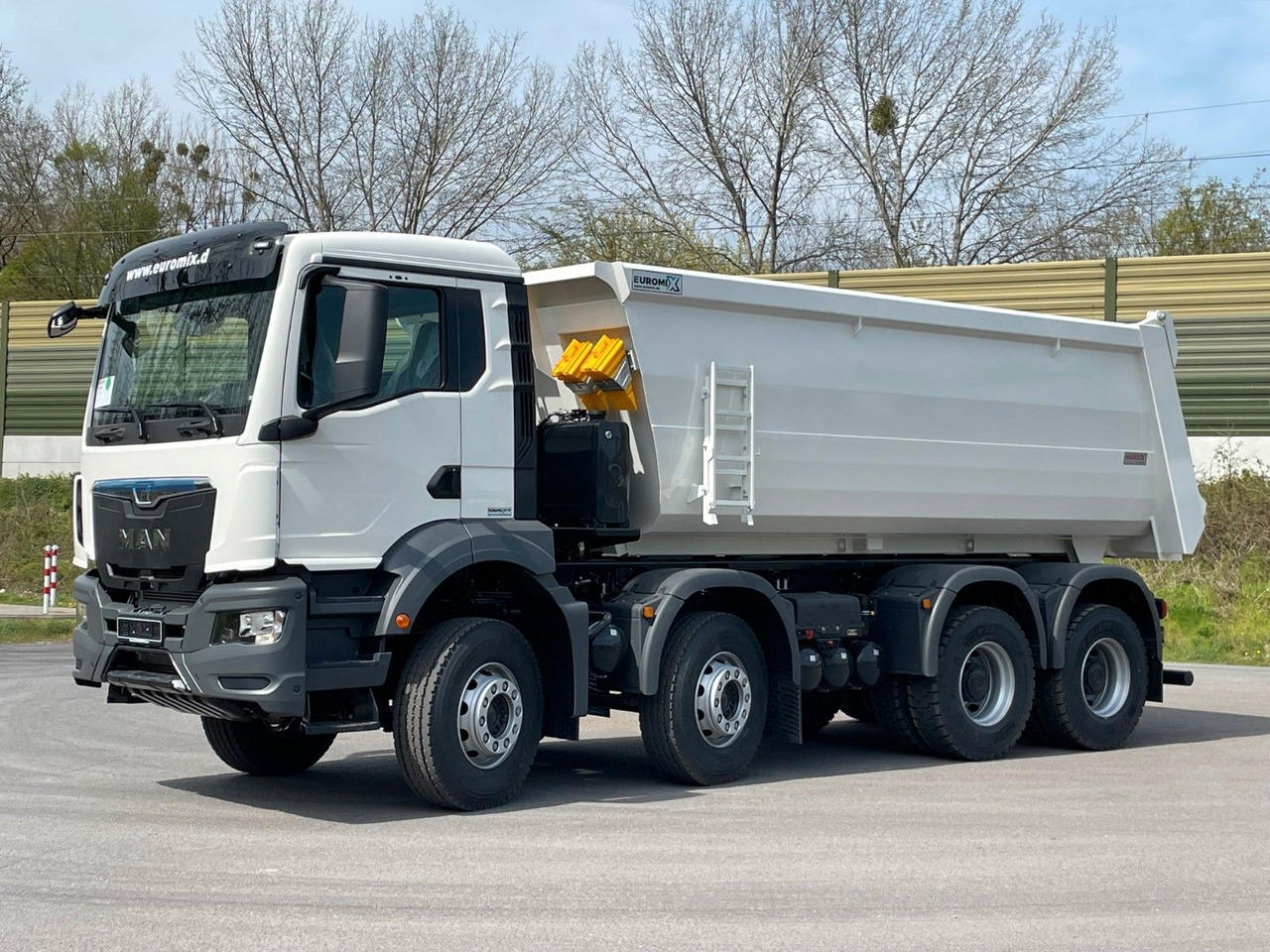 MAN TGS 41.400 8x4 / EUROMIX MTP 20m³/ EURO2 Kipper - Camion benne: photos 3 MAN TGS 41.400 8x4 / EUROMIX MTP 20m³/ EURO2 Kipper - Camion benne: photos 3