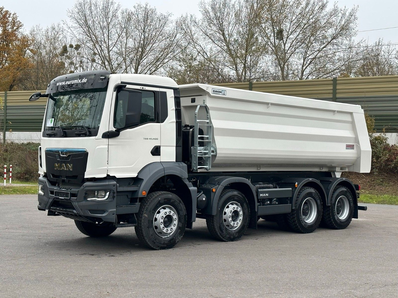 MAN TGS 41.400 8x4 / EUROMIX MTP 20m³/ EURO2 Kipper - Camion benne: photos 1 MAN TGS 41.400 8x4 / EUROMIX MTP 20m³/ EURO2 Kipper - Camion benne: photos 1