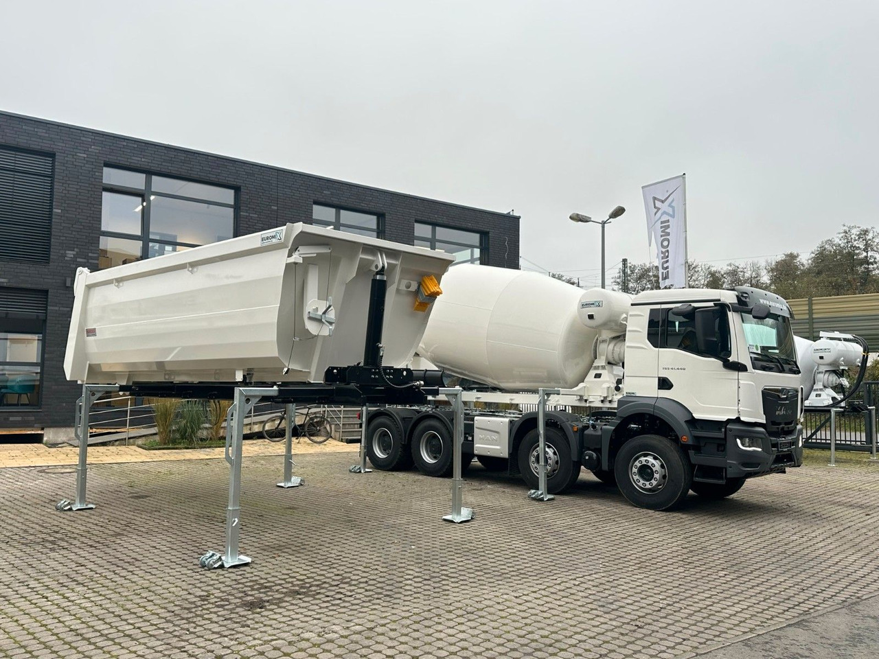 MAN TGS 41.480 8x4 WECHSELSYSTEM KIPPER+MISCHER - Camion benne: photos 3 MAN TGS 41.480 8x4 WECHSELSYSTEM KIPPER+MISCHER - Camion benne: photos 3