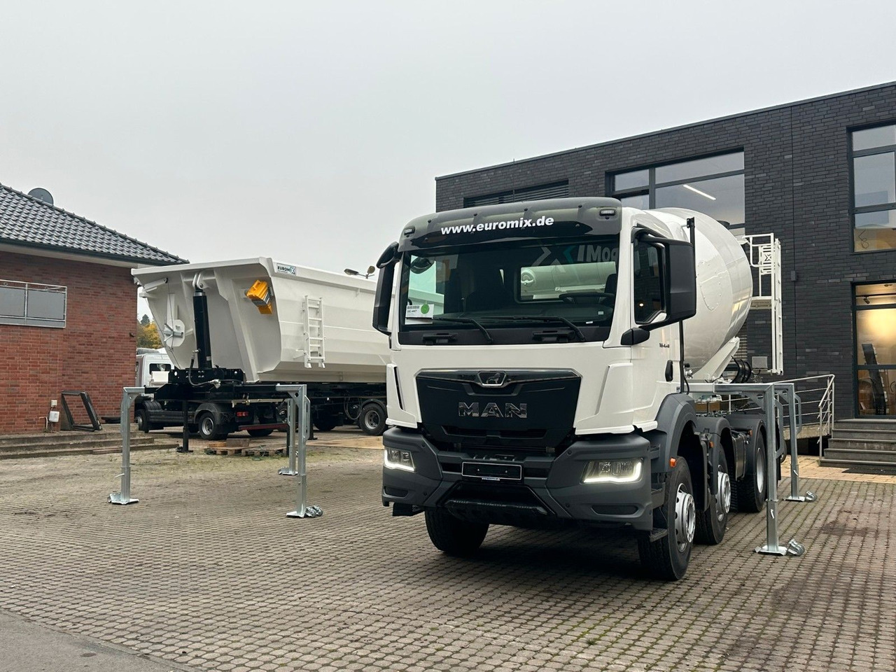 MAN TGS 41.480 8x4 WECHSELSYSTEM KIPPER+MISCHER - Camion benne: photos 2 MAN TGS 41.480 8x4 WECHSELSYSTEM KIPPER+MISCHER - Camion benne: photos 2
