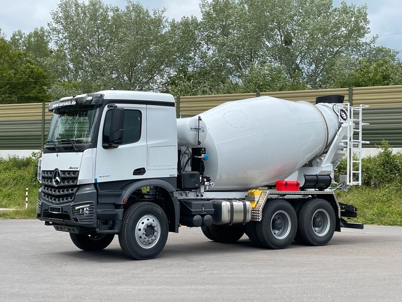 Mercedes-Benz 3348 6X4 Arcos 5 EuromixMTP EM 9 R Mercedes-Benz 3348 6X4 Arcos 5 EuromixMTP EM 9 R - Camion malaxeur: photos 2 Mercedes-Benz 3348 6X4 Arcos 5 EuromixMTP EM 9 R Mercedes-Benz 3348 6X4 Arcos 5 EuromixMTP EM 9 R - Camion malaxeur: photos 2
