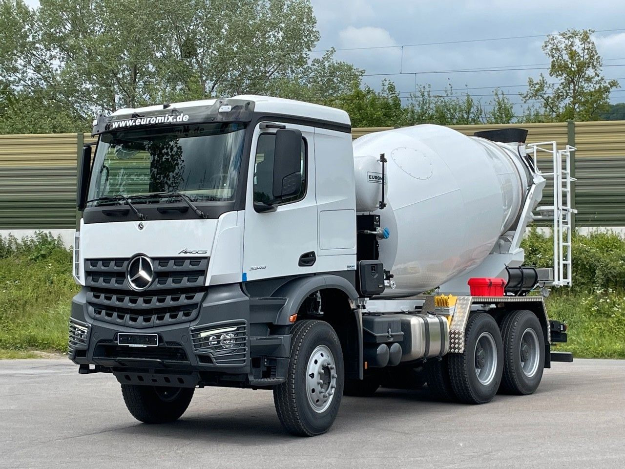 Mercedes-Benz 3348 6X4 Arcos 5 EuromixMTP EM 9 R Mercedes-Benz 3348 6X4 Arcos 5 EuromixMTP EM 9 R - Camion malaxeur: photos 1 Mercedes-Benz 3348 6X4 Arcos 5 EuromixMTP EM 9 R Mercedes-Benz 3348 6X4 Arcos 5 EuromixMTP EM 9 R - Camion malaxeur: photos 1