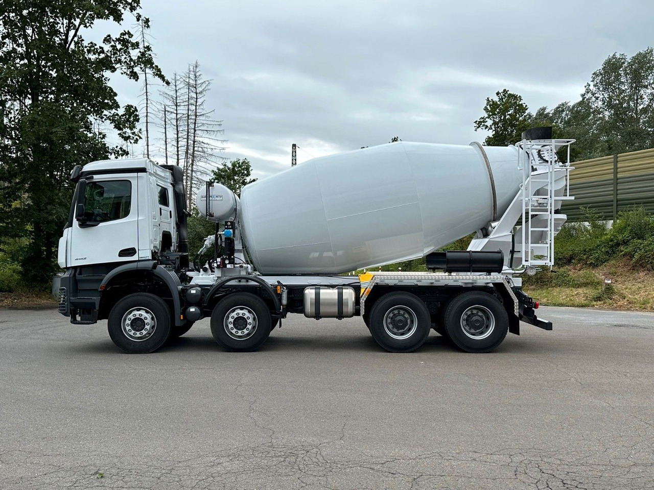 Mercedes-Benz AROCS 5 4142 B 8X4 Euro 3 EuromixMTP EM 10 - Camion malaxeur: photos 4 Mercedes-Benz AROCS 5 4142 B 8X4 Euro 3 EuromixMTP EM 10 - Camion malaxeur: photos 4