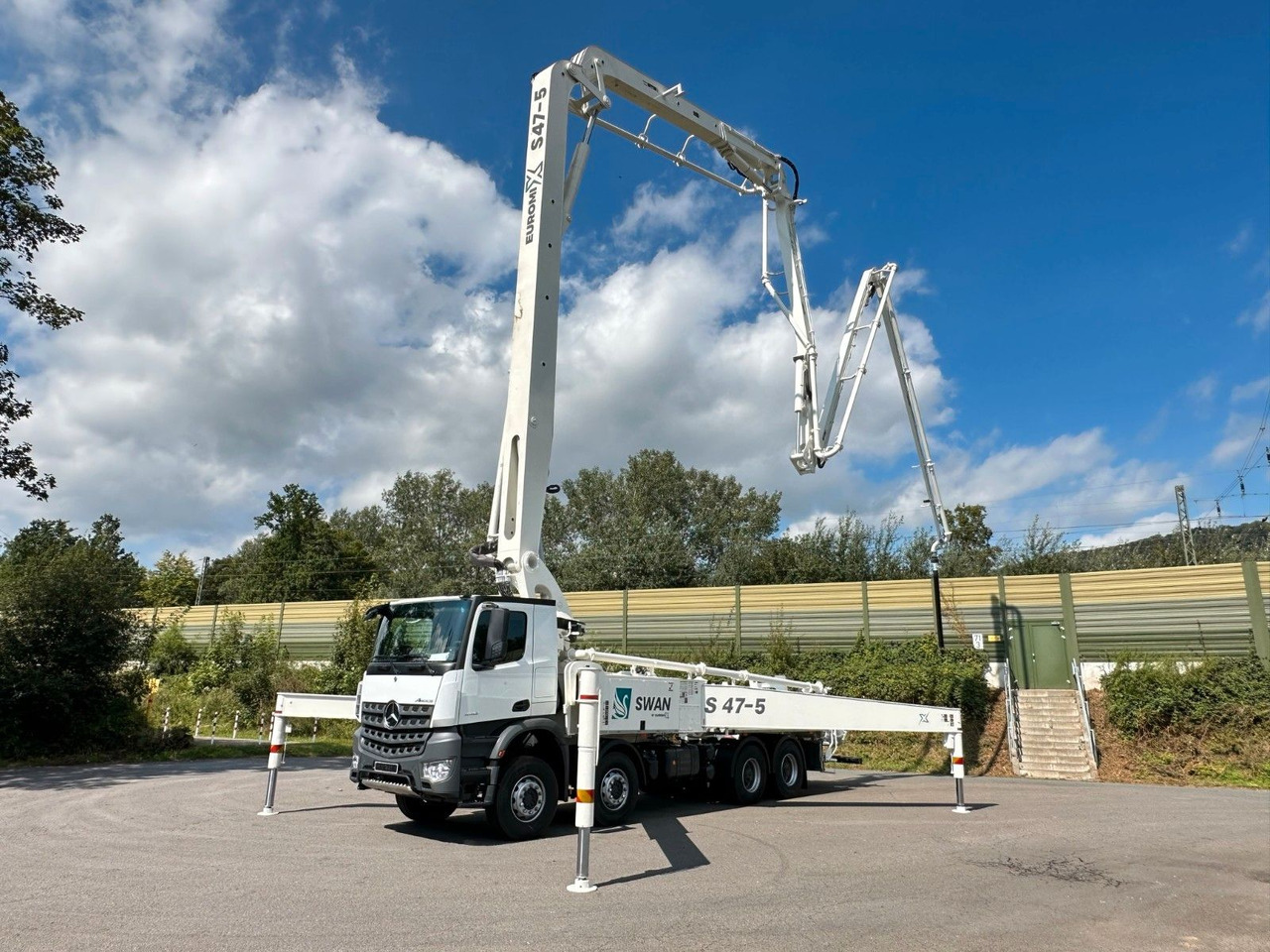 Mercedes-Benz Arocs 5 4142 8x4 SWAN TSP 47-5 160RZ ( 47m ) - Camion malaxeur: photos 1 Mercedes-Benz Arocs 5 4142 8x4 SWAN TSP 47-5 160RZ ( 47m ) - Camion malaxeur: photos 1