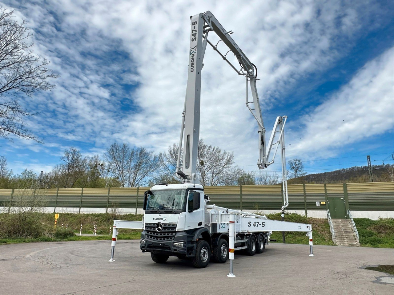 Mercedes-Benz Arocs 5 4542 8x4 SWAN TSP 47-5 160RZ ( 47m ) - Camion pompe: photos 3 Mercedes-Benz Arocs 5 4542 8x4 SWAN TSP 47-5 160RZ ( 47m ) - Camion pompe: photos 3