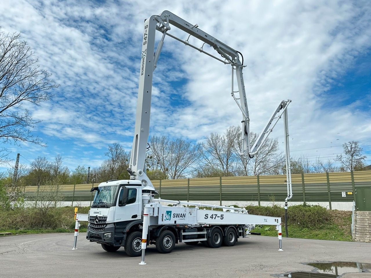 Mercedes-Benz Arocs 5 4542 8x4 SWAN TSP 47-5 160RZ ( 47m ) - Camion pompe: photos 2 Mercedes-Benz Arocs 5 4542 8x4 SWAN TSP 47-5 160RZ ( 47m ) - Camion pompe: photos 2