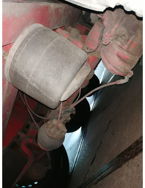 Curtain semi-trailer with used aboveground 2700 &4850L tanks Gas, Gaz, LPG, GPL, Propane, Butane tank ID 8.370 - Semi-remorque rideaux coulissants: photos 4 Curtain semi-trailer with used aboveground 2700 &4850L tanks Gas, Gaz, LPG, GPL, Propane, Butane tank ID 8.370 - Semi-remorque rideaux coulissants: photos 4