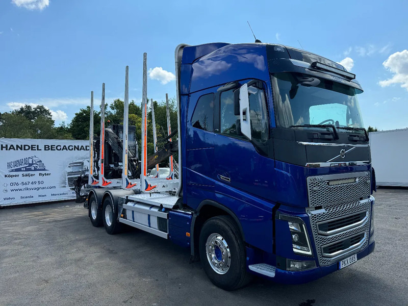 Volvo FH 6x4, Timber-truck + Jonsered 1080, 2017 - Camion grumier, Camion grue: photos 1 Volvo FH 6x4, Timber-truck + Jonsered 1080, 2017 - Camion grumier, Camion grue: photos 1