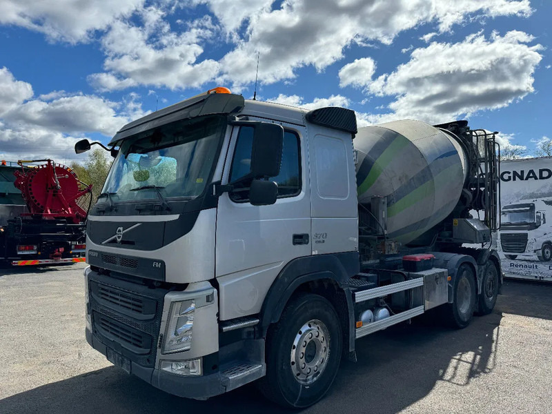 Volvo FM 370 6x2*4, 8m3 Mixer with Hyrdaulic slide, 2016 - Camion malaxeur: photos 3 Volvo FM 370 6x2*4, 8m3 Mixer with Hyrdaulic slide, 2016 - Camion malaxeur: photos 3